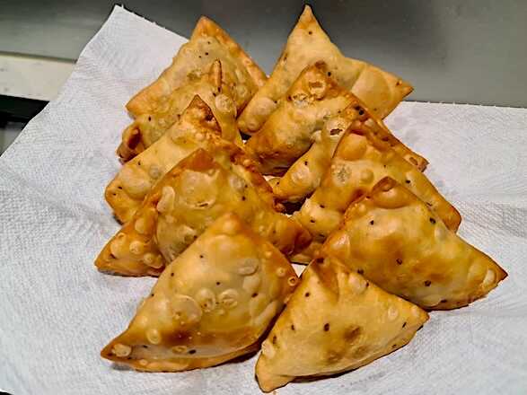 Homemade samosa in the platter