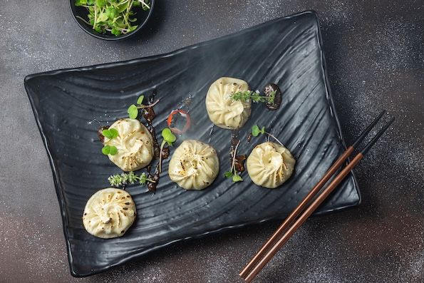 Steamed dumplings in a platter